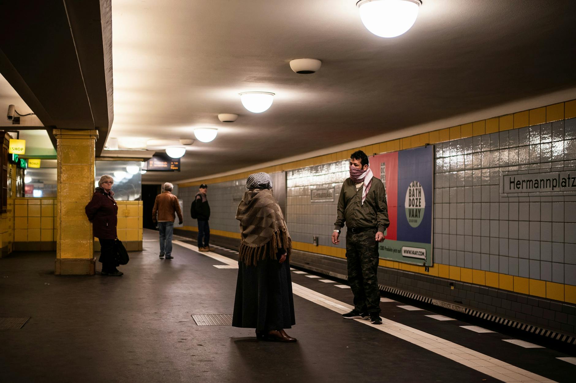 Ein U-Bahnhof in Berlin – ein Angstraum? Objektiv gesehen ist der öffentliche Verkehr kein Kriminalitätsschwerpunkt. Subjektiv fühlen sich Fahrgäste und Mitarbeiter unsicher.