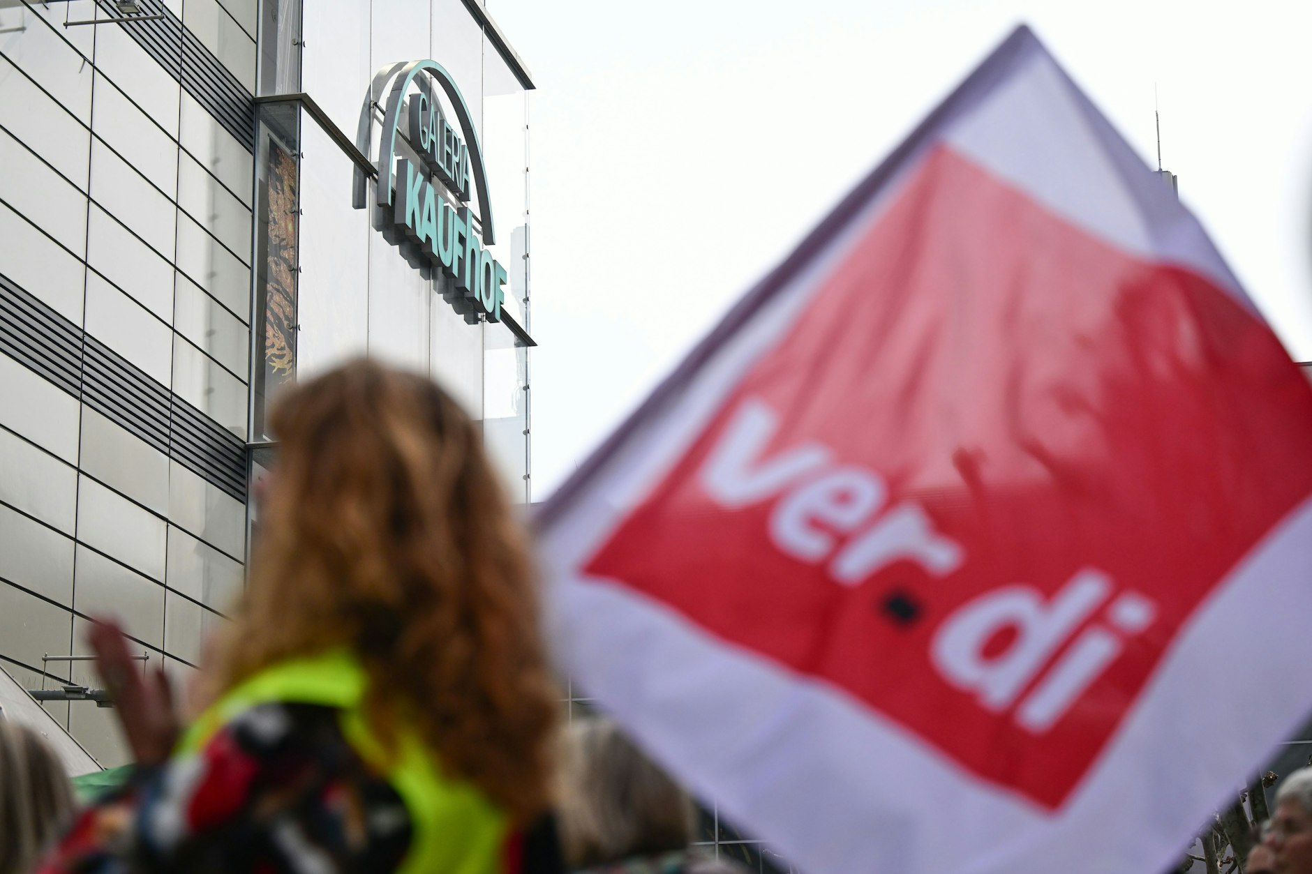 Verdi ruft zu einem Warnstreik bei Galeria Karstadt Kaufhof, Ikea und Thalia auf.