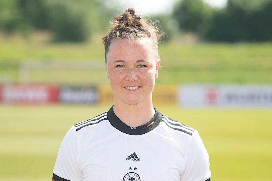 ARCHIV - Reiste von den DFB-Frauen ab: Marina Hegering.  