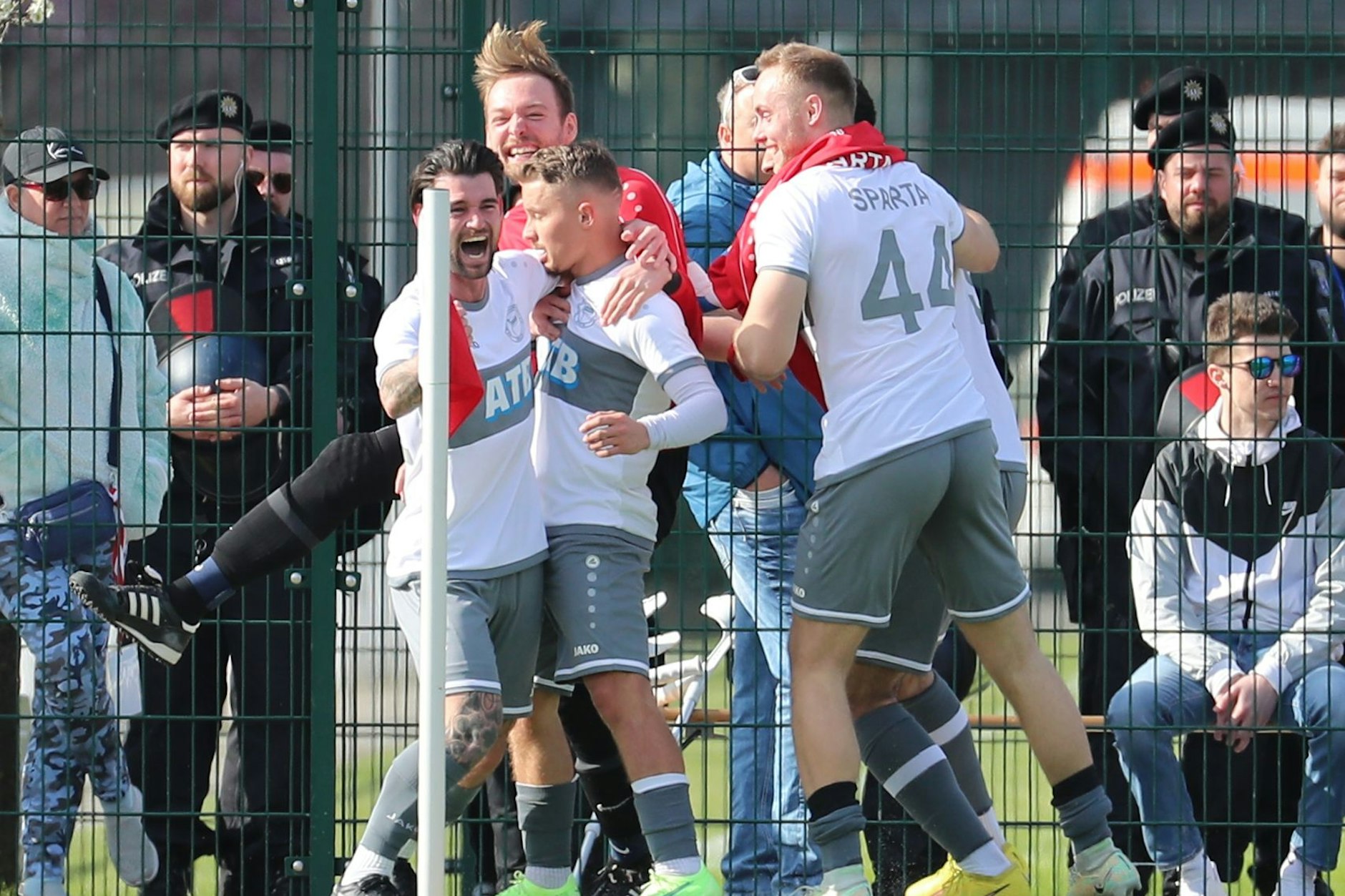 Jubelte ungewollt vor den Fans des BFC: Spartas Ex-Dynamo Lukas Rehbein (M.).