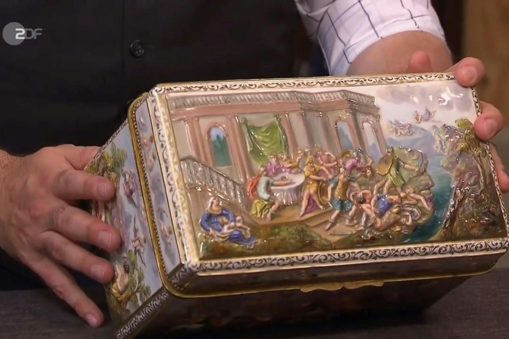 Bei „Bares für Rares“ soll diese Schmuckschatulle verkauft werden.