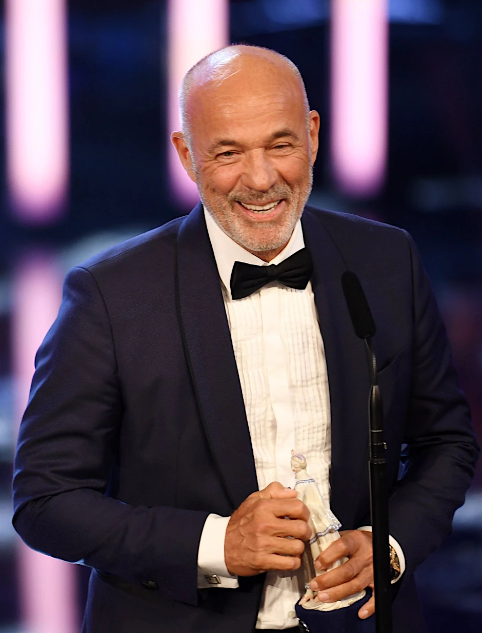 ARCHIV - Der Schauspieler Heiner Lauterbach freut sich bei der Verleihung des Bayerischen Filmpreises im Prinzregententheater über seine Auszeichnung (2020). Jetzt wird er 70.  