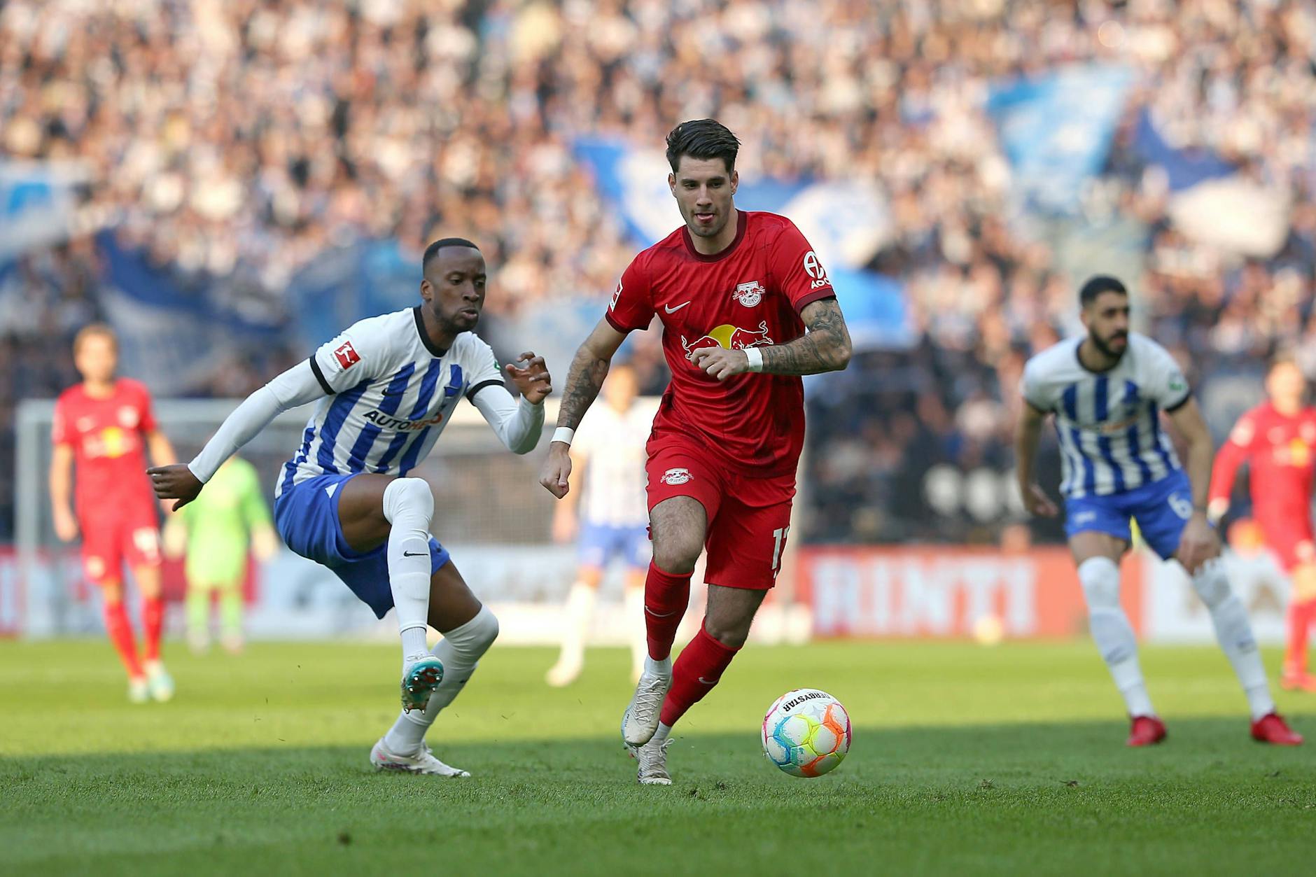 Hertha BSC und Stürmer Dodi Lukebakio (l.) machten gegen RB Leipzig so gut wie keinen Stich. Das langt nicht für nicht die Bundesliga. 