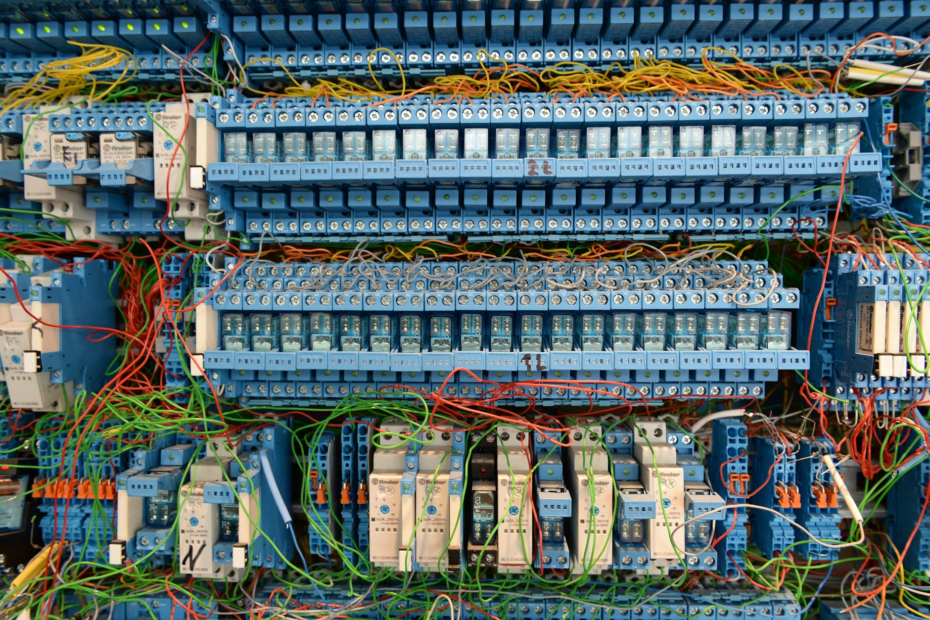 Steuerungselemente des ersten programmierbaren Computers: Konrad Zuse baute die Z3 selber nach. Heute rechnen Computer rund eine Milliarde Mal schneller als die Z3.&nbsp;&nbsp;