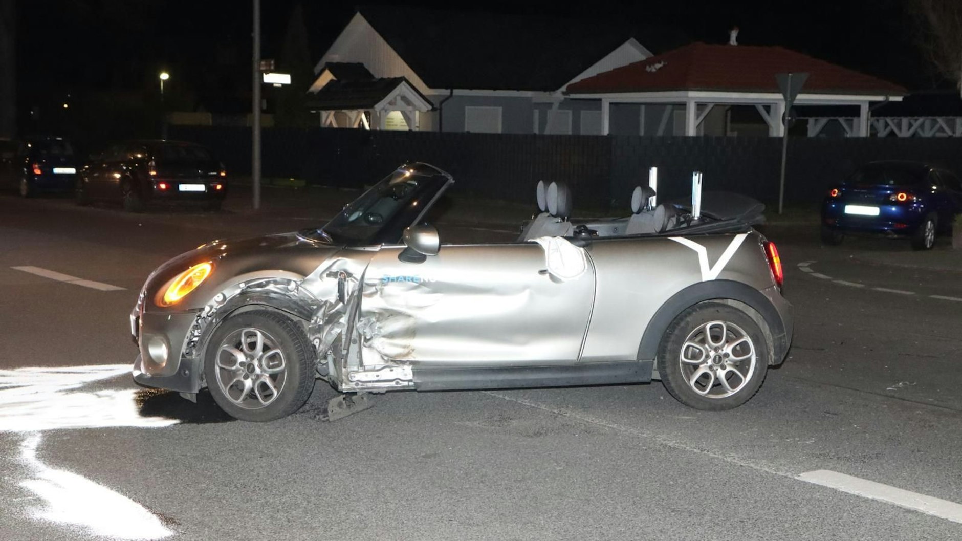 Vermutlich waren der Mini und sein Unfallgegner nebeneinander gefahren.