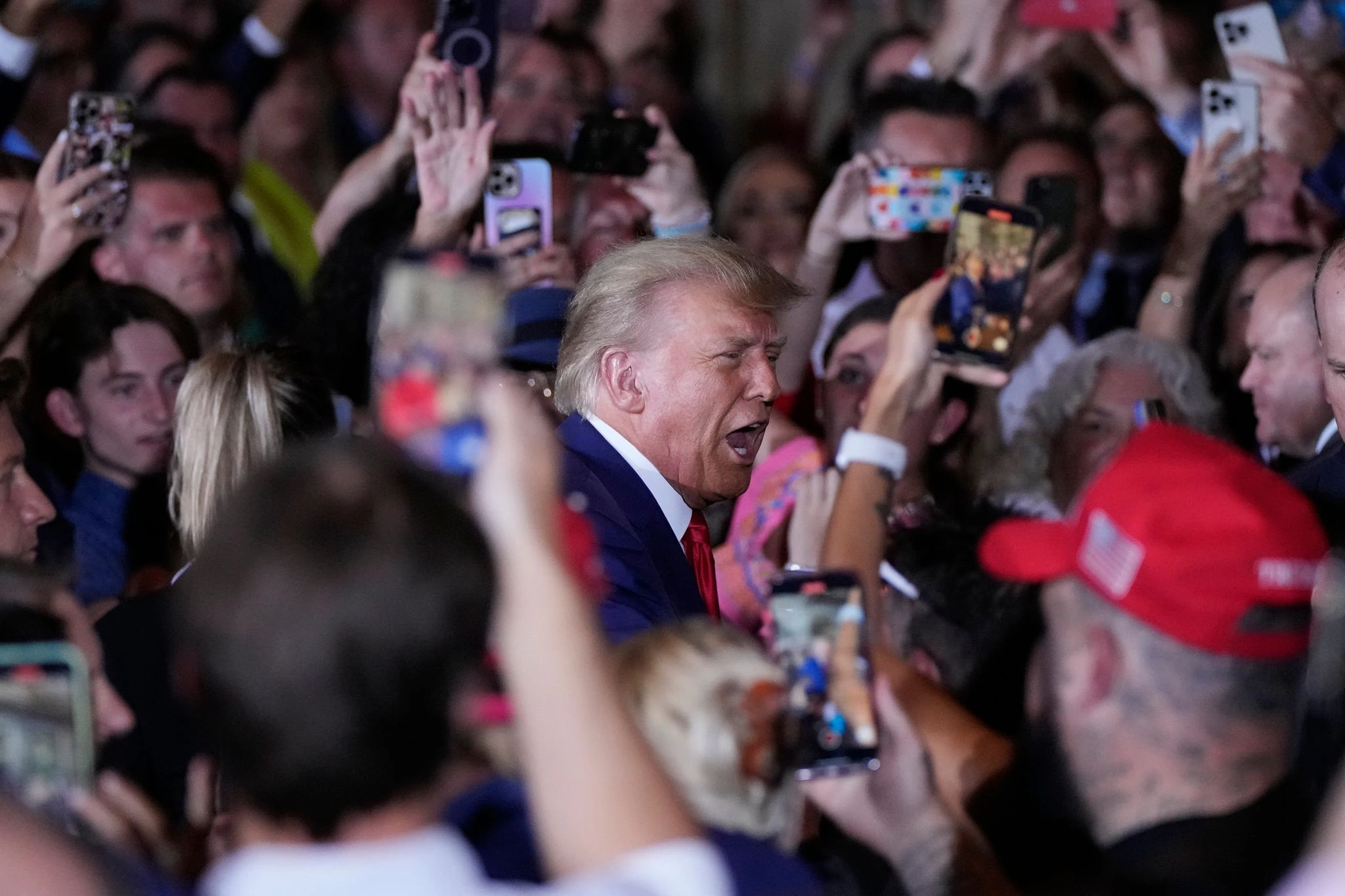 Ex-US-Präsident Donald Trump muss sich unter anderem wegen Schweigegeldzahlungen an einen Pornostar vor Gericht verantworten.  