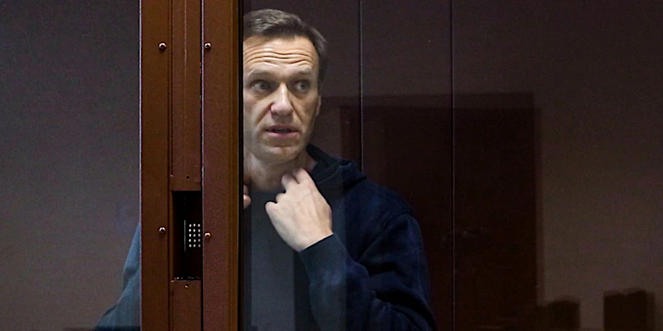 Der russische Kremlgegner Alexej Nawalny bei einer Anhörung im Jahr 2021. Derzeit sitzt er in Russland im Gefängnis.&nbsp;