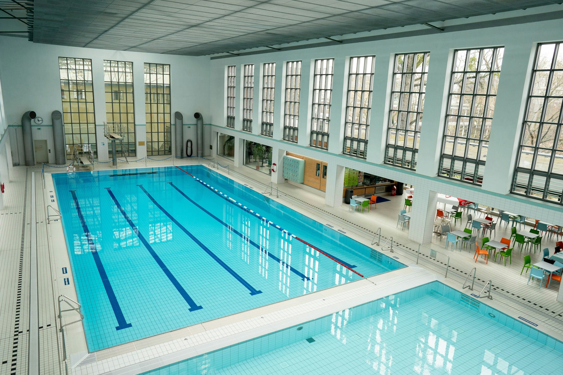 Im Stadtbad Schöneberg wird die Temperatur wieder auf 28 Grad erhöht. 
