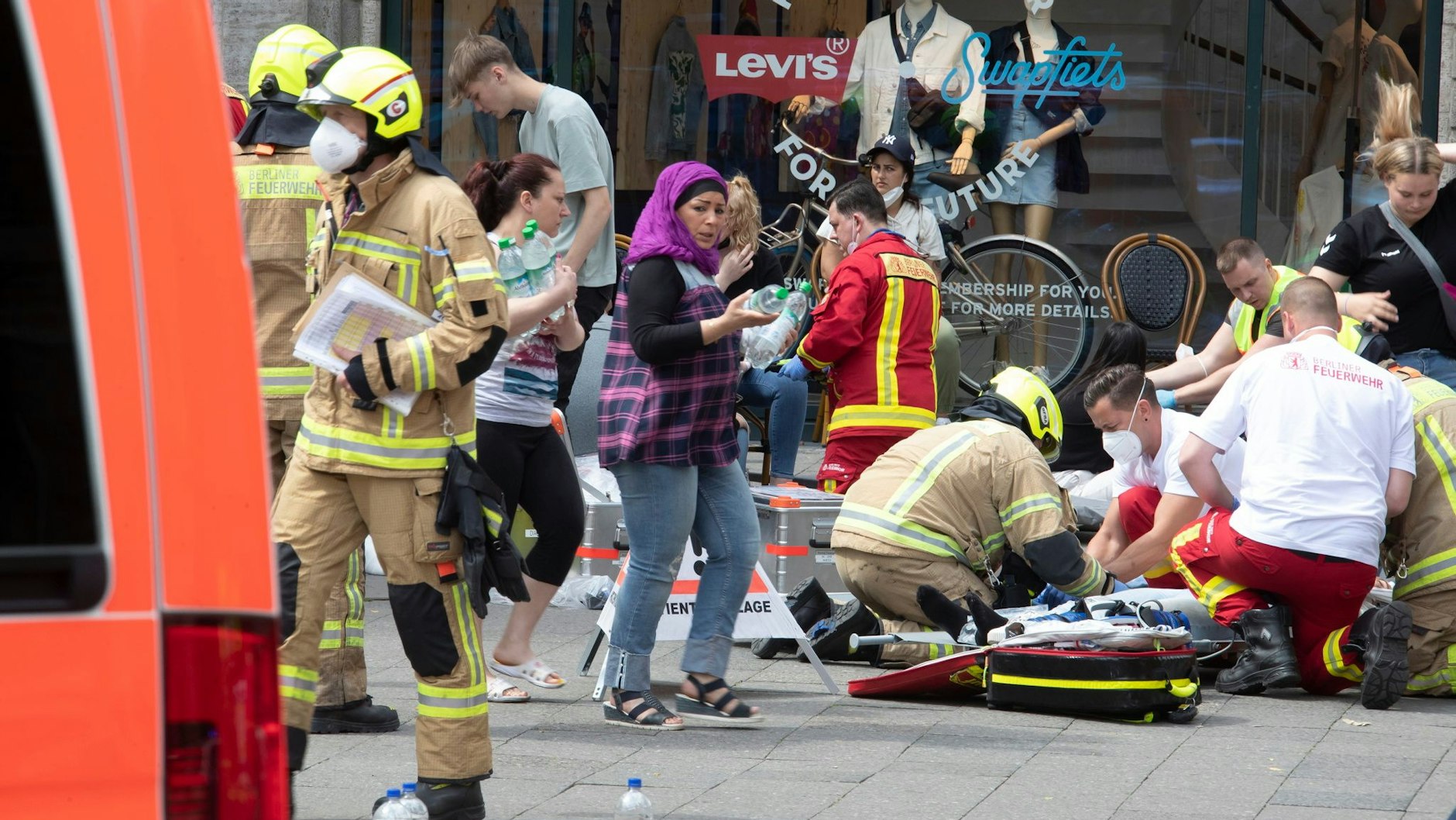 Bei der Tat in der Berliner City-West wurden viele Menschen verletzt. Eine Lehrerin aus Hessen erlag noch am Tatort ihren schweren Verletzungen.&nbsp;