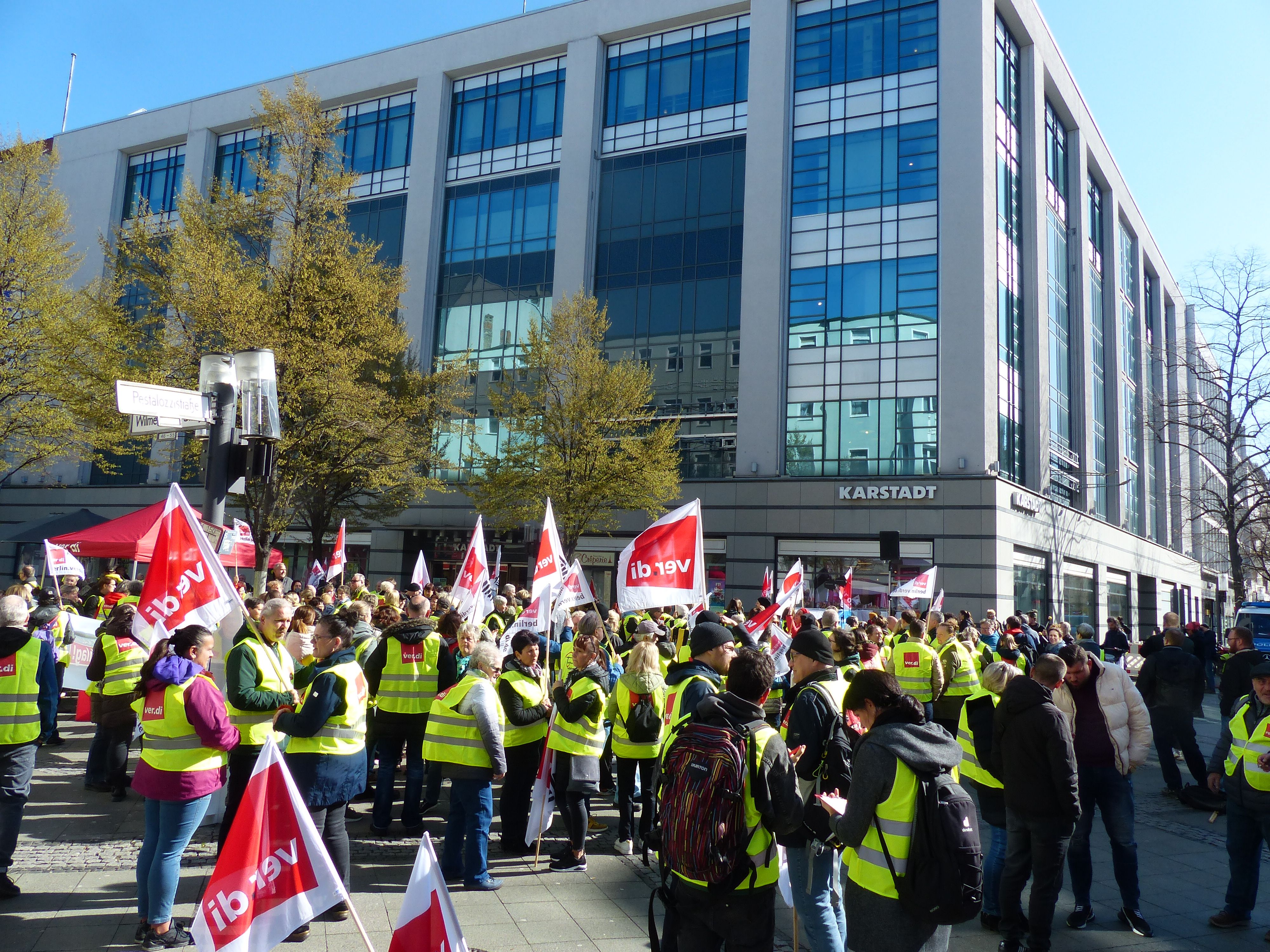 Image - Micker-Löhne sollen weiter sinken, Filialen schließen: Deshalb Warnstreik bei Galeria Karstadt Kaufhof