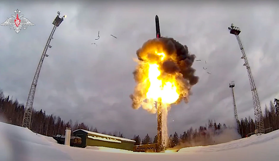 Start einer ballistischen Interkontinentalrakete vom Typ „Jars“ während einer militärischen Übung.&nbsp;