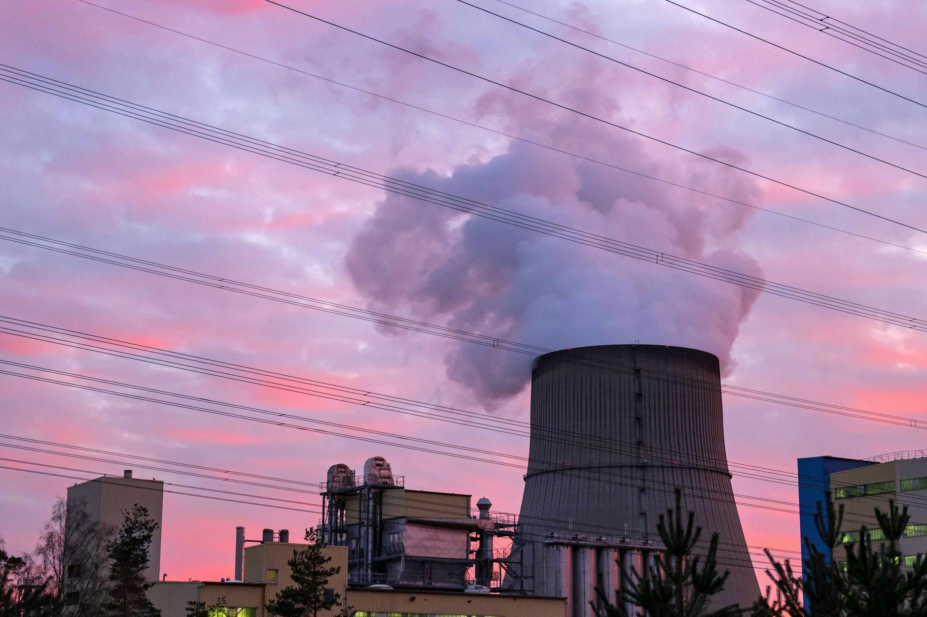 Am 15. April werden die Atomkraftwerke in Deutschland abgeschaltet – das hat laut einem ehemaligen Ingenieur Auswirkungen auf die Attraktivität von Wärmepumpen.