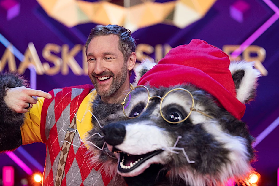 Moderator Daniel Boschmann war als Waschbär verkleidet.  