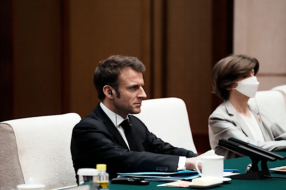 Der französische Präsident Emmanuel Macron wird international für seine Aussage im Zusammenhang mit dem Taiwan-Konflikt kritisiert.  