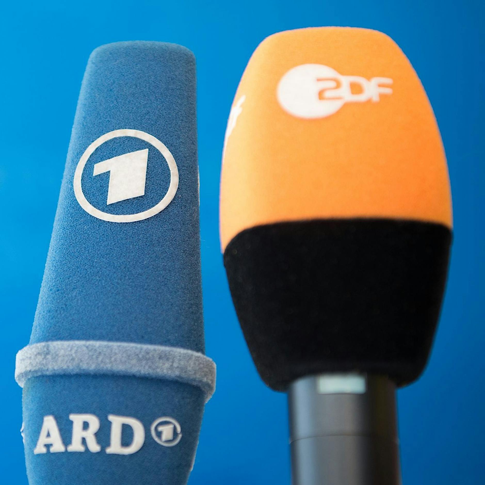 Listen veröffentlicht: Berliner Senat verteidigt Aufträge an ÖRR-Journalisten