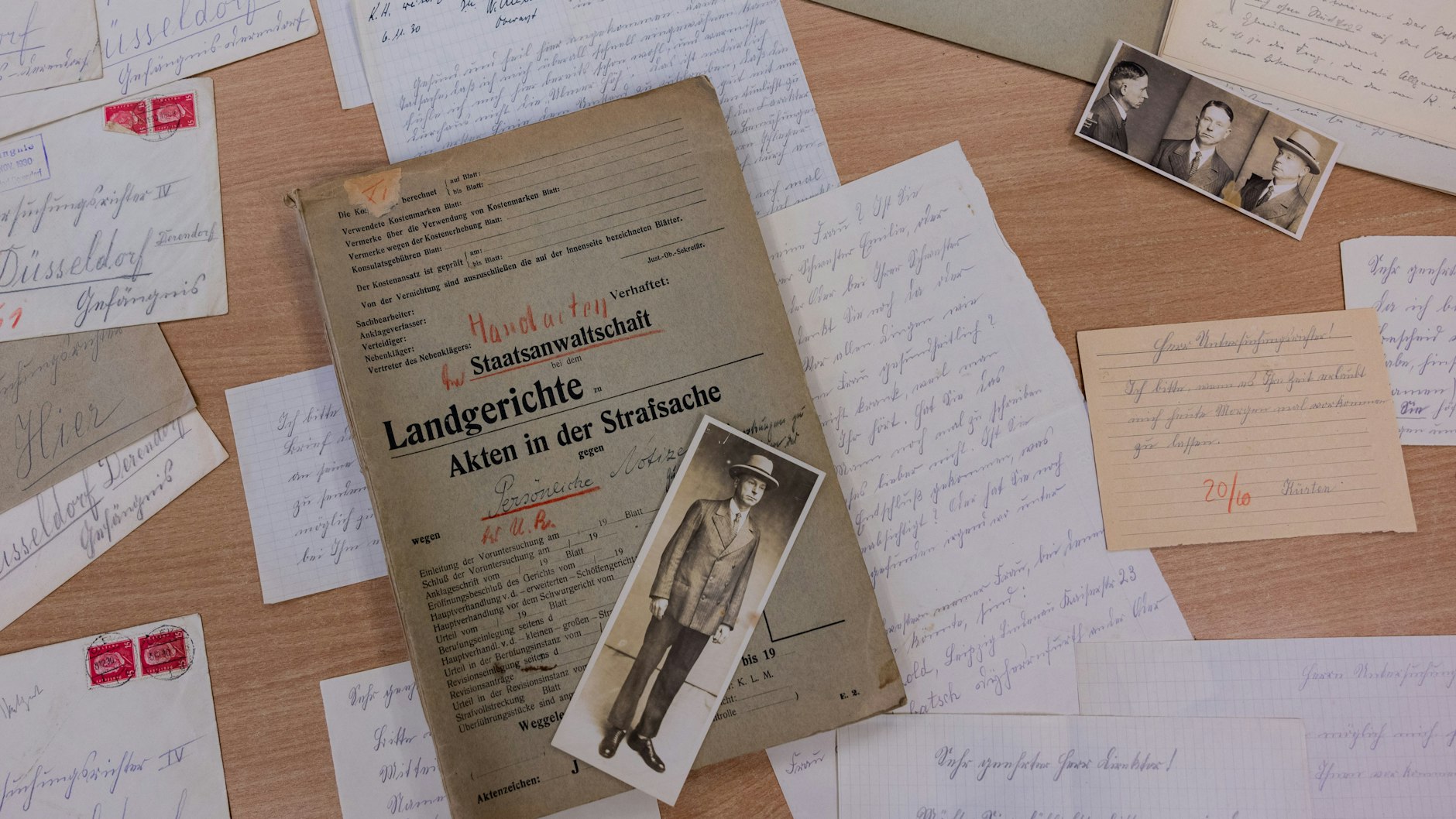 Auch eine Akte zum „Vampir von Düsseldorf“ tauchte auf.