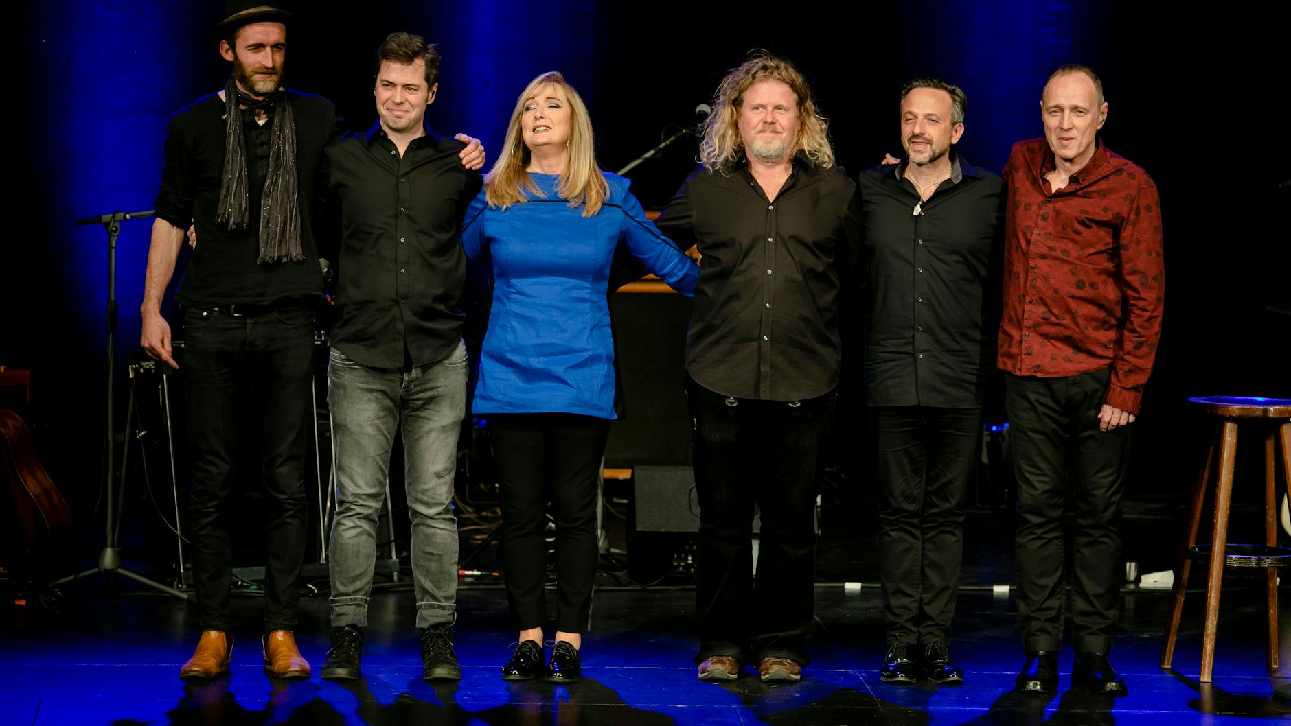 Schlagzeuger Heiko Jung (2.v.r.) spielte in der Band von Veronika Fischer. Das Foto entstand 2019. 