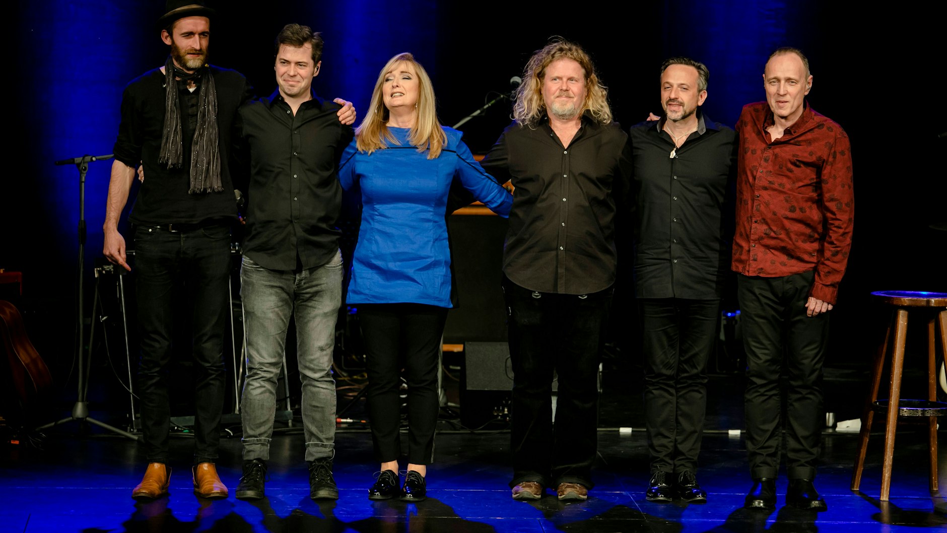 Schlagzeuger Heiko Jung (2.v.r.) spielte in der Band von Veronika Fischer. Das Foto entstand 2019.&nbsp;