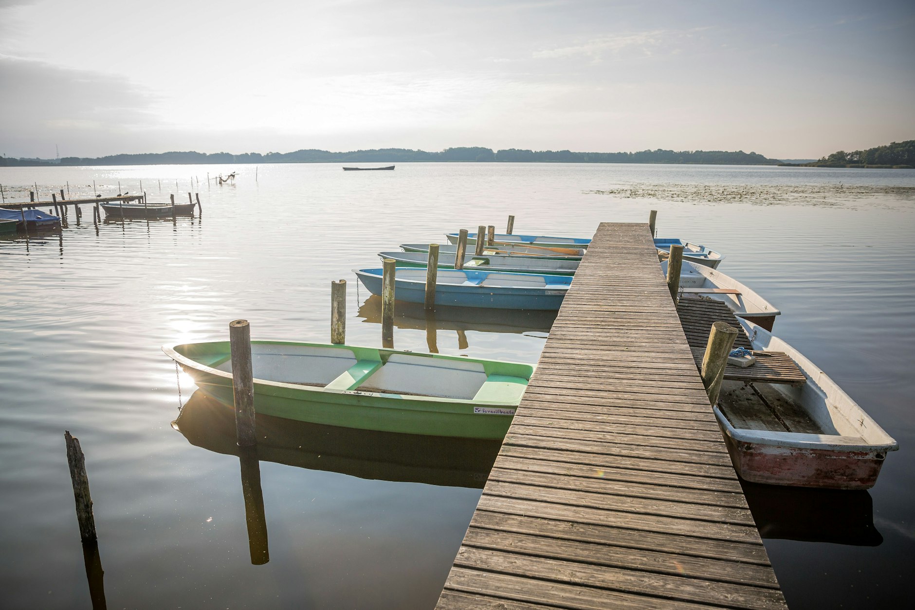 Von der Terrasse der Fischerstuben Köllnitz aus bietet sich ein romantischer Blick aufs Wasser.