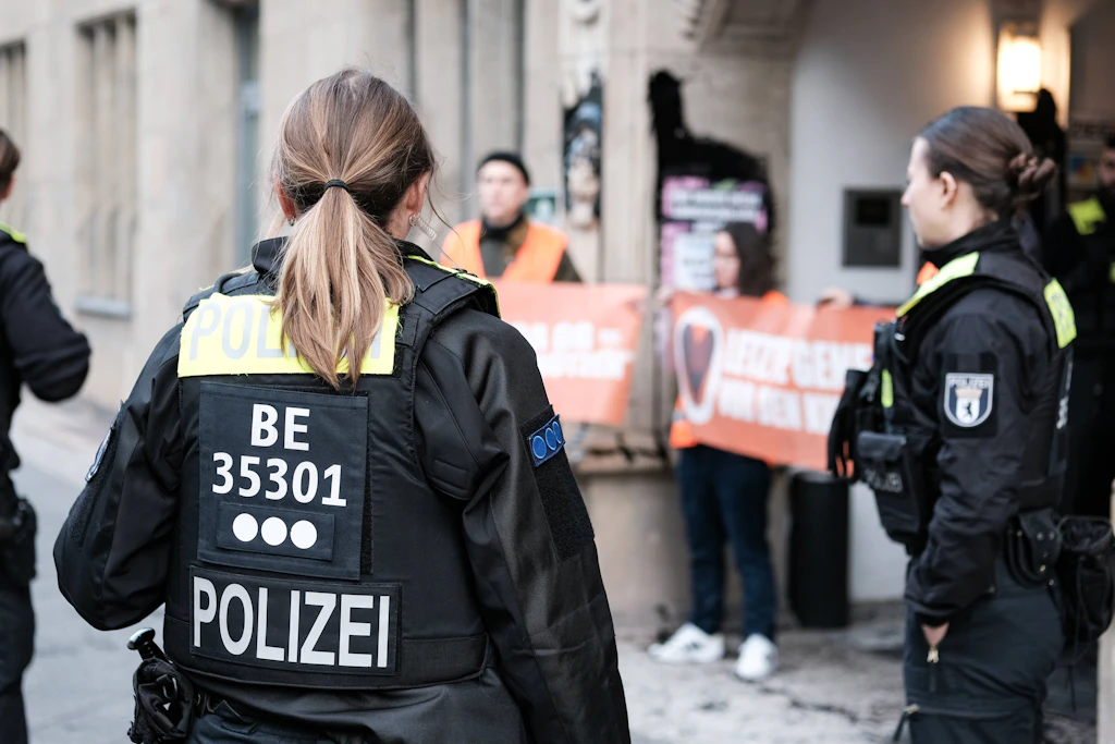 „Antidemokraten“: FDP-Politiker verurteilen Angriff auf Zentrale – Anzeige gegen Klimaaktivisten
