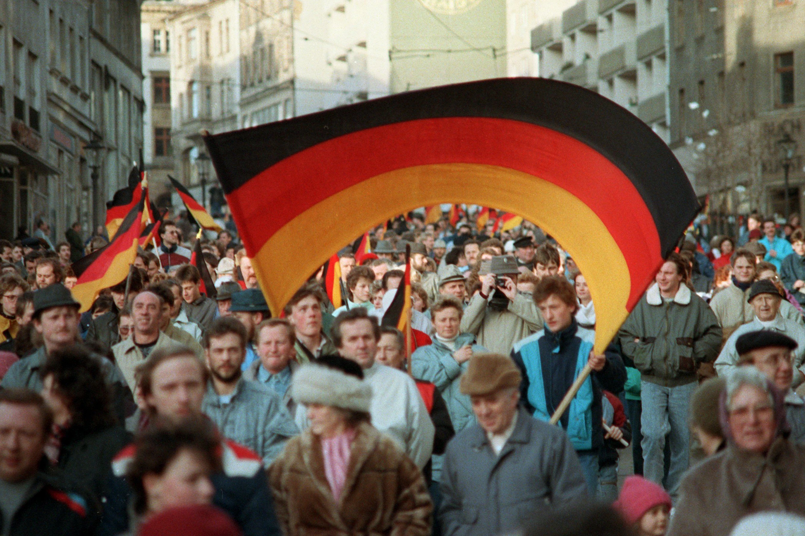 Demonstration für die deutsch-deutsche Wiedervereinigung im sächsischen Plauen am 27.1.1990