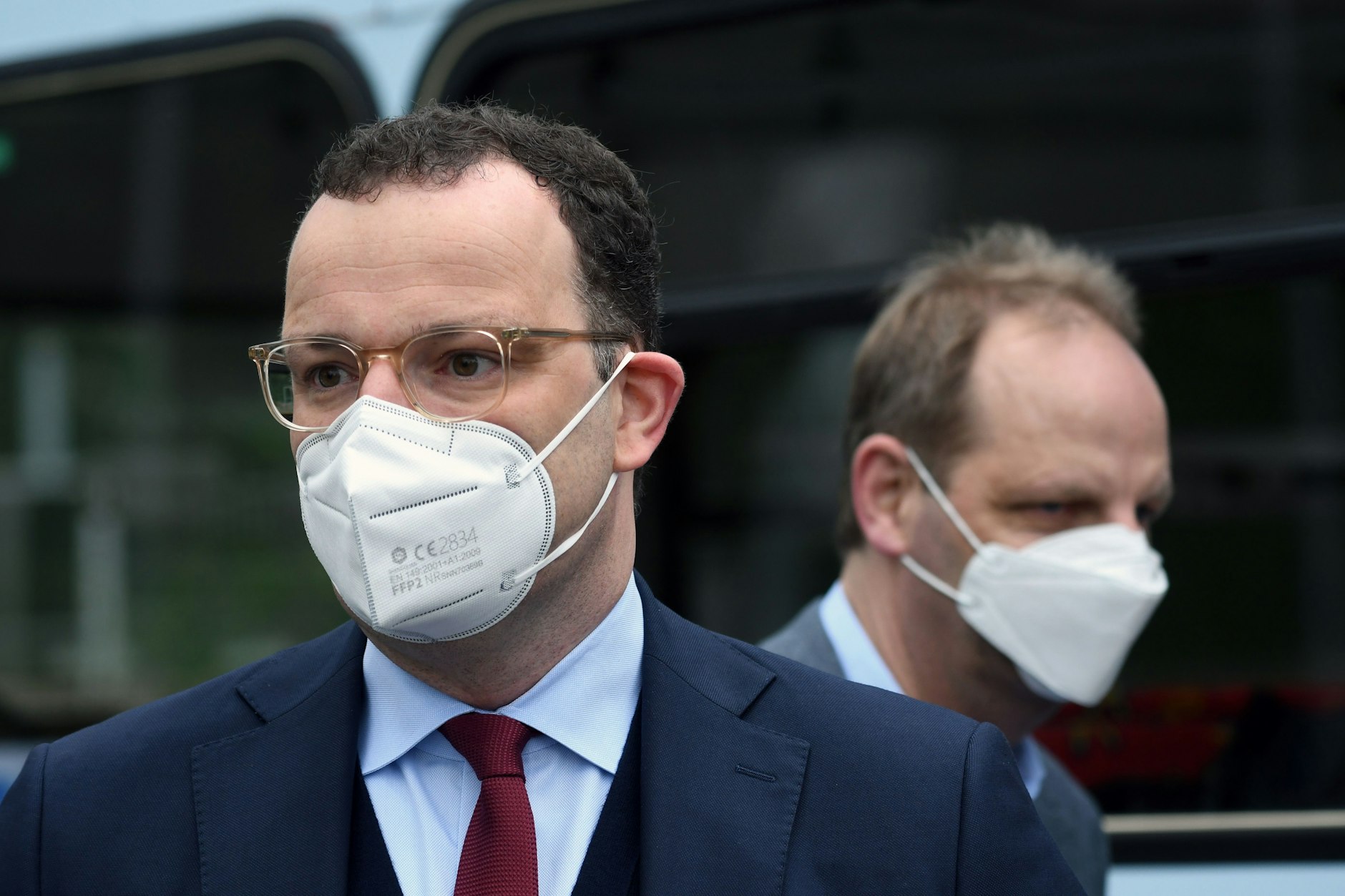 Dann schrieb er laut Zeit: „Das ganze ist so surreal. Kollektiver Verstandes Verlust. Der Coup der Gefühligkeit. Das absolute scheitern der Eliten. Es ist ein Endpunkt.“