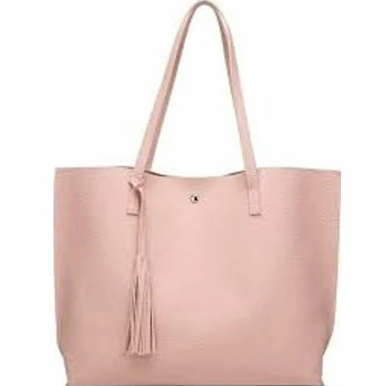 Eine solche beige-rosafarbene Handtasche ist ebenfalls mit Rebecca verschwunden.