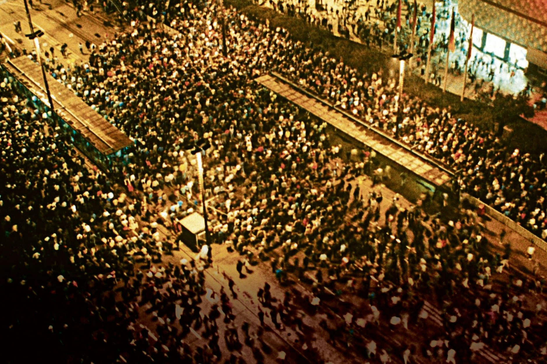 Montagsdemonstration für politische Reformen in Leipzig am 9. Oktober 1989. Hier versammelten sich 70.000 Menschen in der Innenstadt.