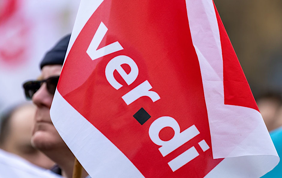 ARCHIV - Die Dienstleistungsgewerkschaft Verdi hat erneut zu einem Warnstreik aufgerufen: diesmal beim insolventen Warenhaus-Konzern Galeria Karstadt Kaufhof.  