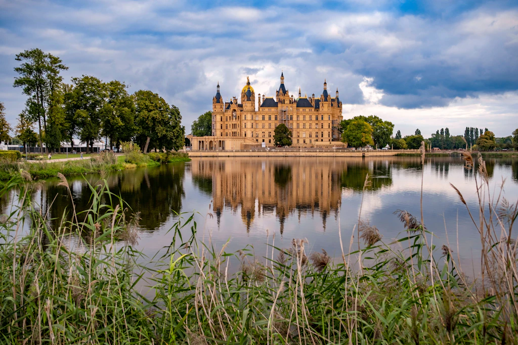 Märchenschloss und Plattenbauten: Warum Schwerin aus zwei Städten besteht