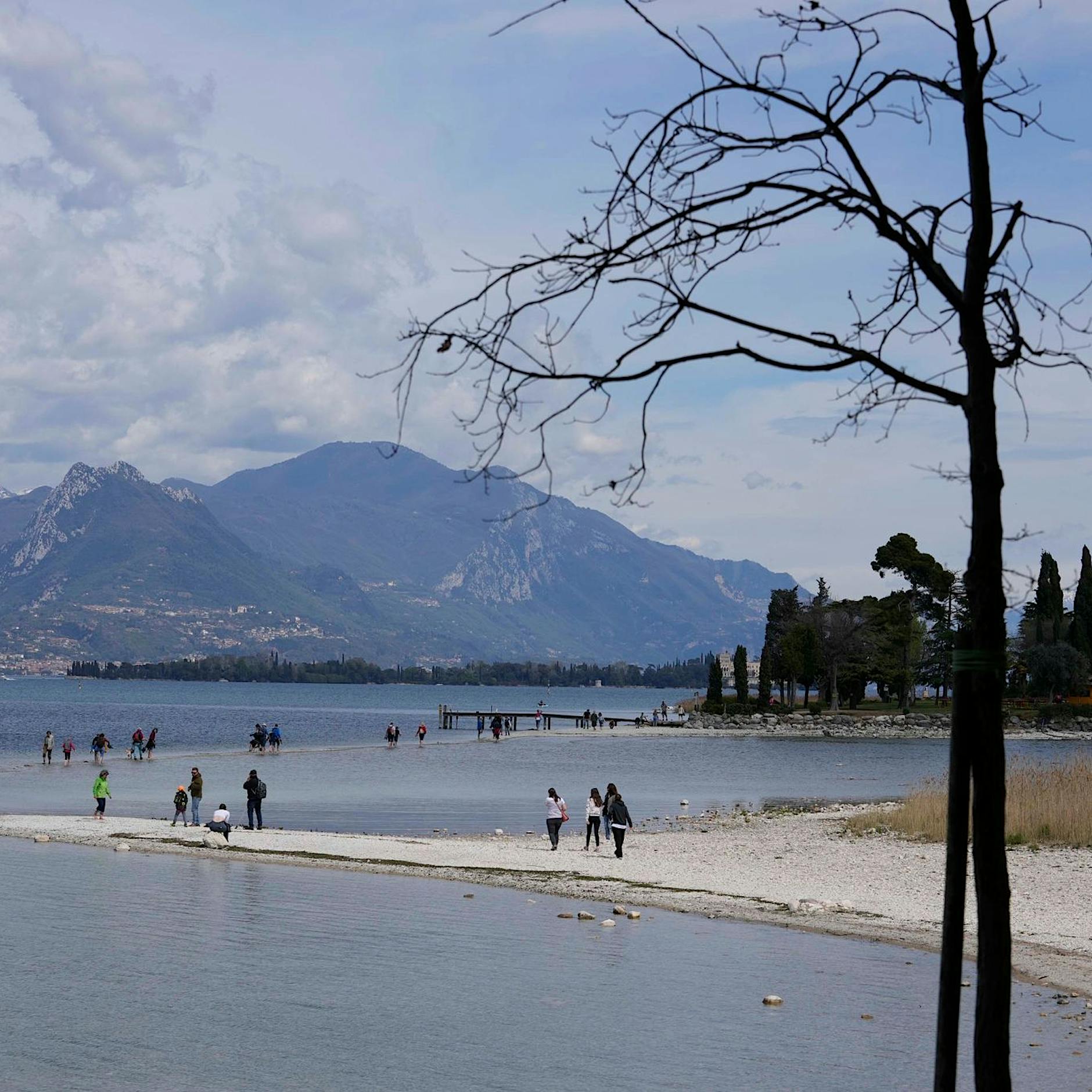 Extreme Trockenheit: Gardasee hat sich halbiert