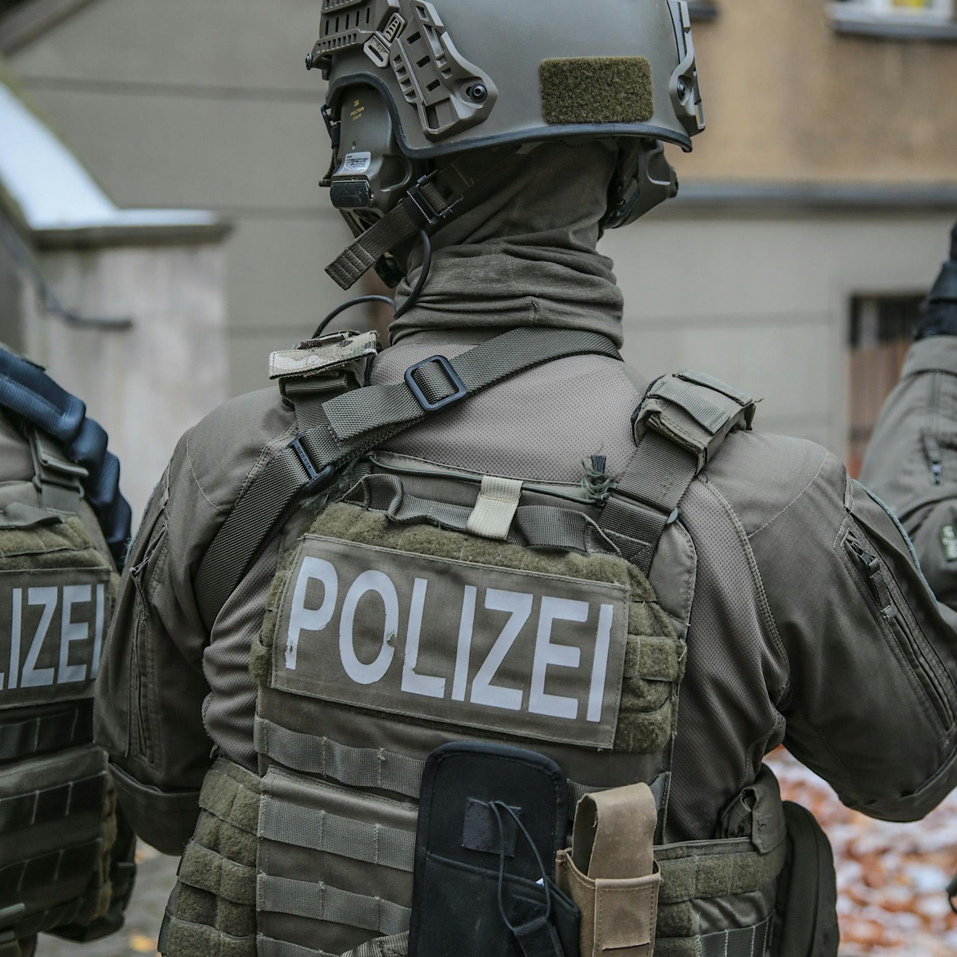 Nachbarschaftsstreit in Berlin eskaliert: 85-Jähriger zieht Schusswaffe – SEK-Einsatz