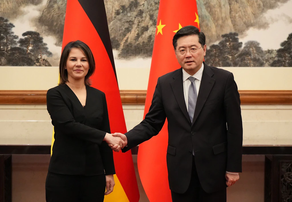 China versichert Baerbock: Wir liefern keine Waffen an Russland
