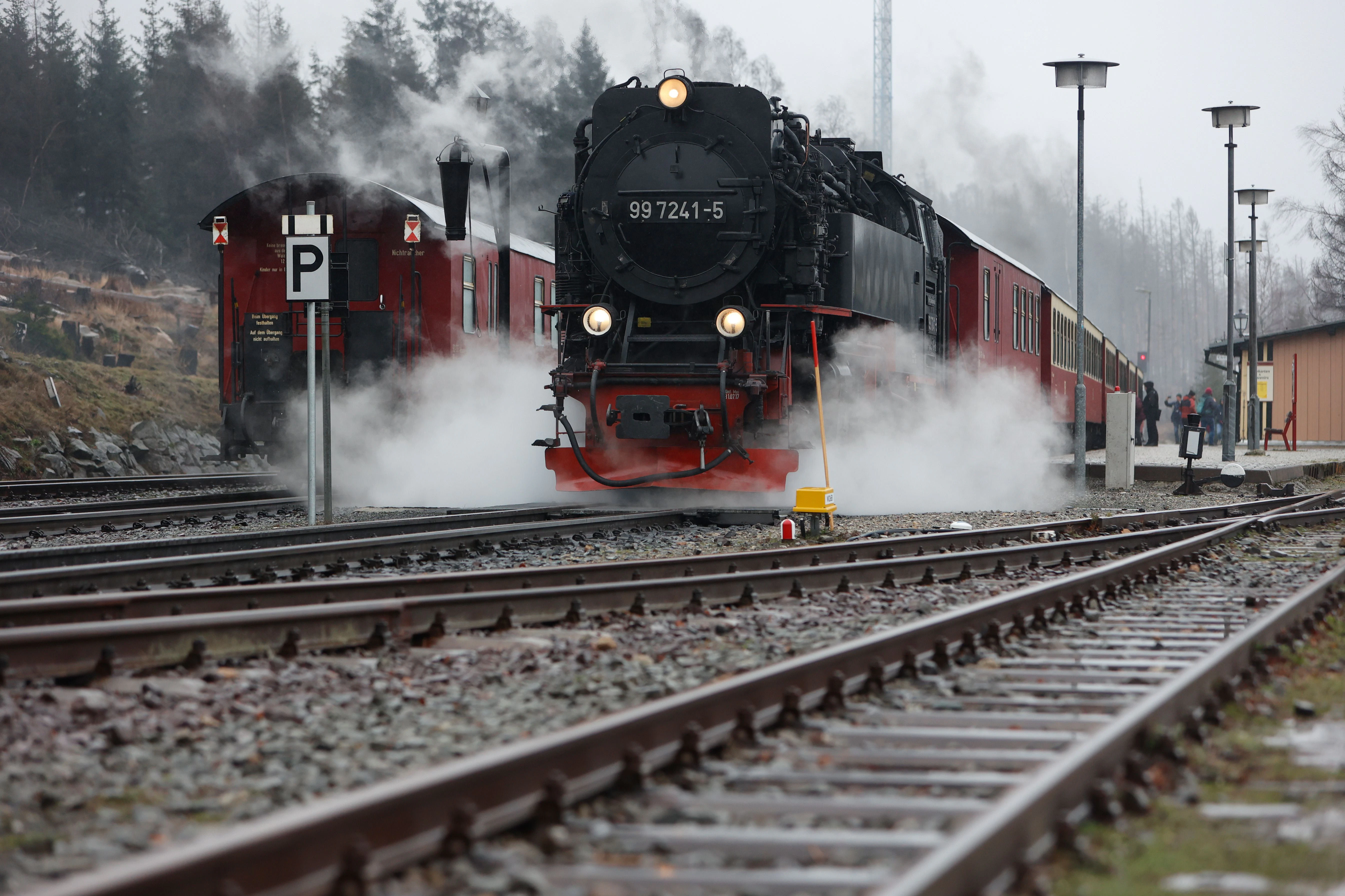 Das Deutschlandticket gilt ohne Aufpreis auf allen Strecken der Harzer Schmalspurbahnen – hierher aber nicht. Der Abschnitt Drei Annen-Hohne zum Brocken, zu dem Schierke gehört, ist ausgenommen.
