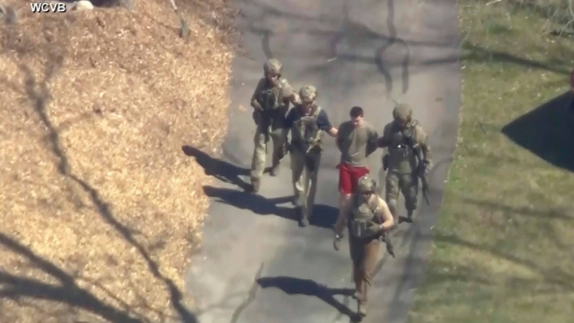 Jack T. wurde in T-Shirt und Shorts in Gewahrsam genommen.