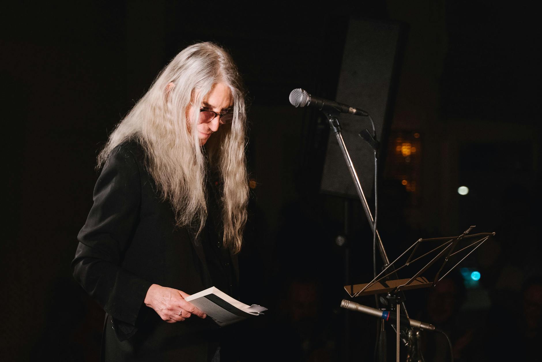 „Ich bin keine Musikerin“, sagt Smith, Sounds dienten ihr nur, um ihre Lyrik bühnentauglich zu machen.