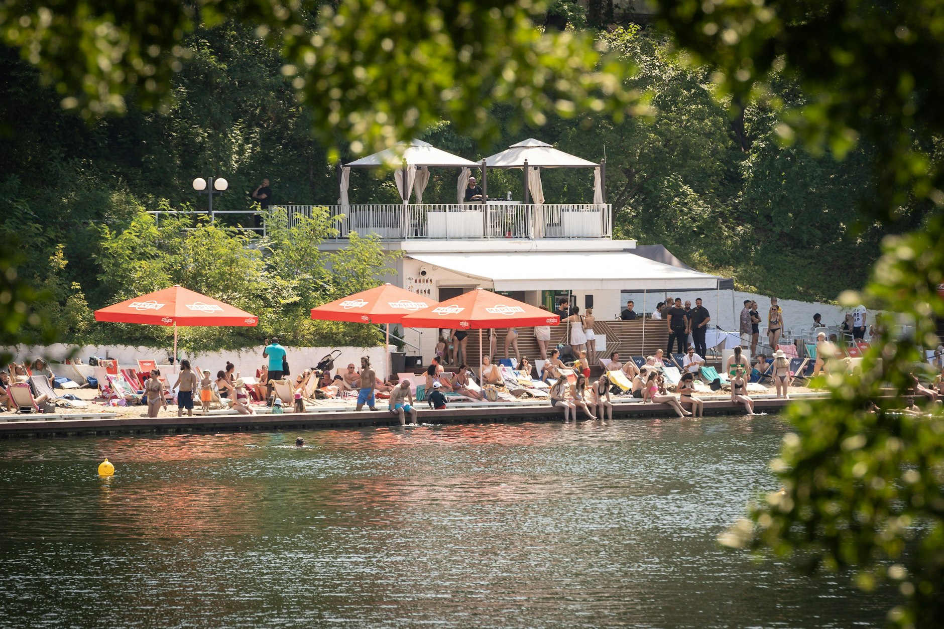 Das Halensee Strandbad in Berlin-Charlottenburg.