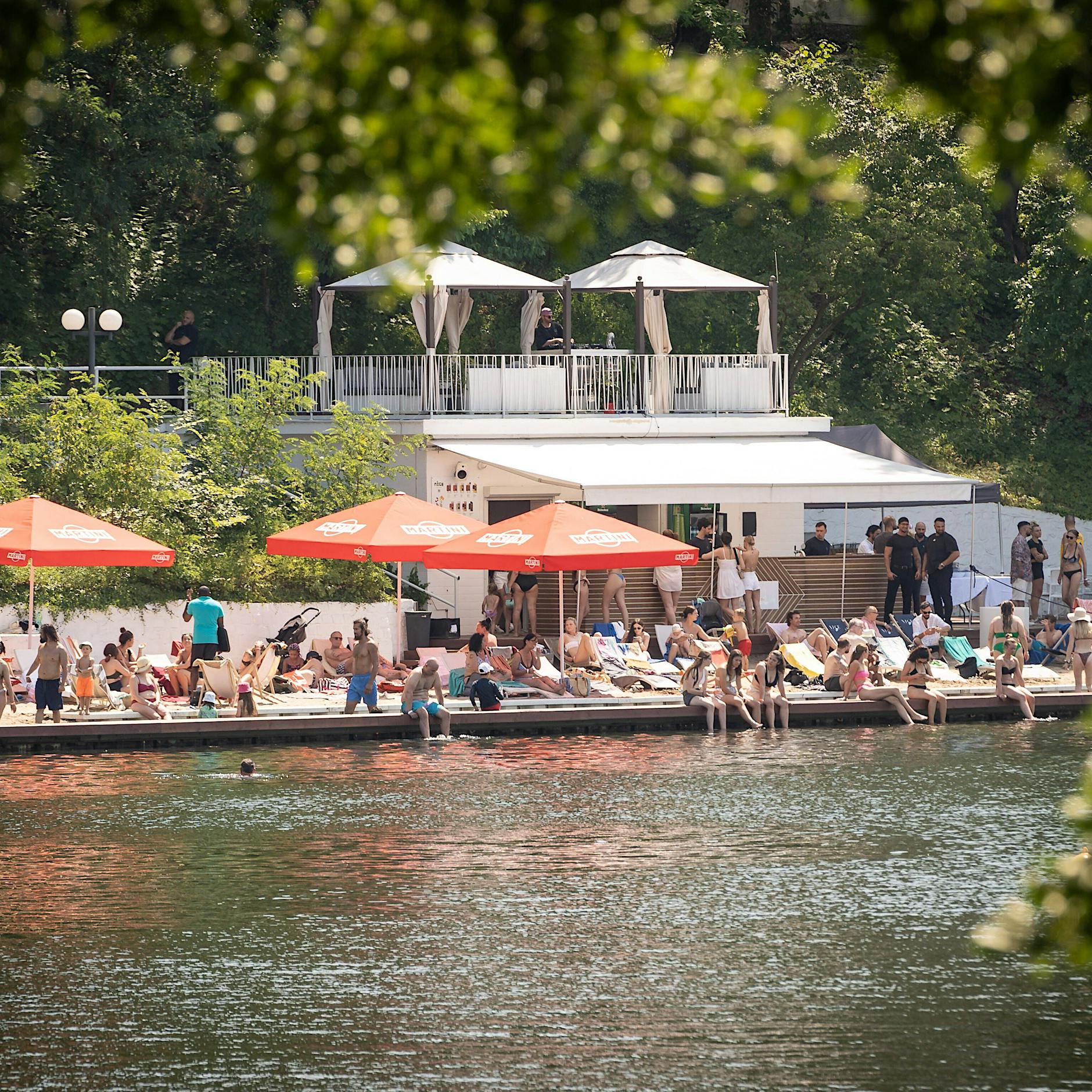 Sommersaison in Berlin: Neuer Betreiber für das Strandbad Halensee gesucht