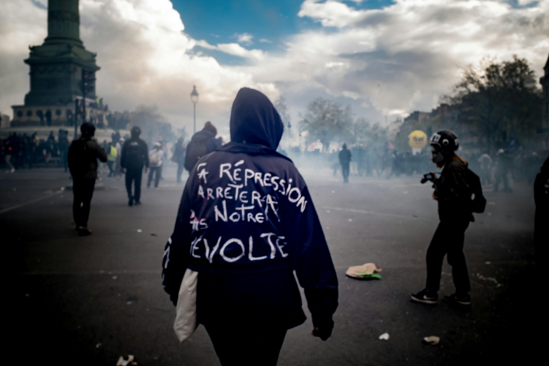 Demonstranten nehmen an einem Protest teil.&nbsp;