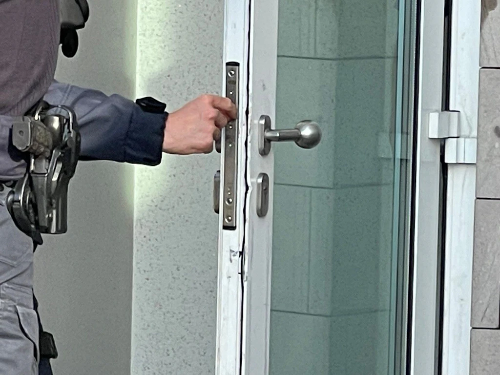 Eine schießwütige Frau in Tempelhof und ein verprügelter Barkeeper in Wedding