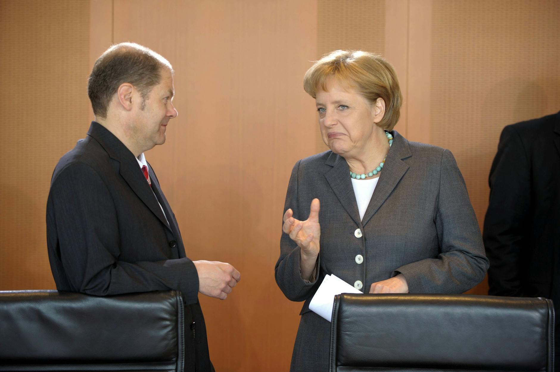 Hier auf dem Bild: Minister Scholz mit Bundeskanzlerin Angela Merkel 2008.