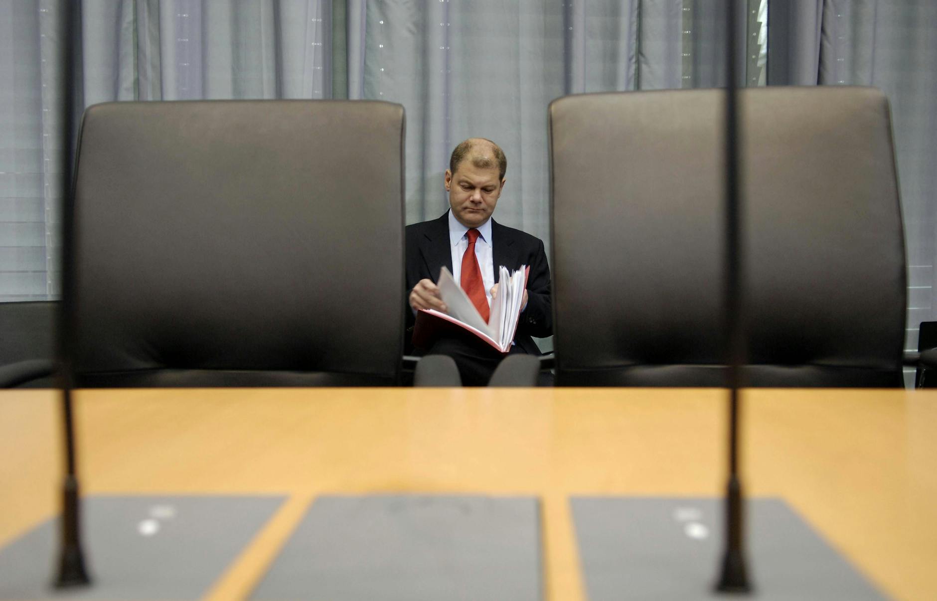 Olaf Scholz galt als fleißiger Mitarbeiter der SPD. Man nannte ihn auch den Aktenfresser.