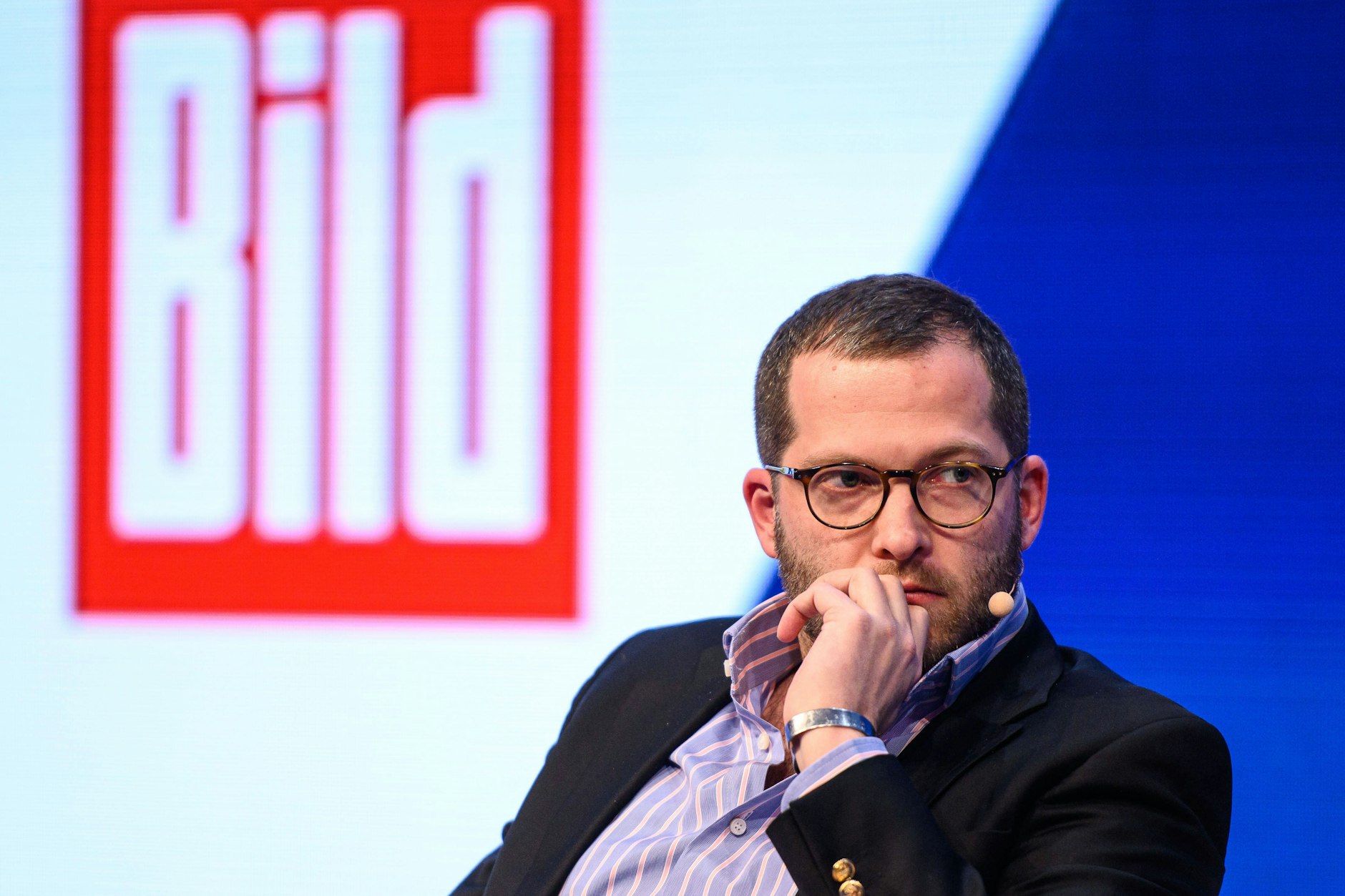 Rachsüchtig und einsam? Hat Ex-Bild-Chefredakteur Julian Reichelt der Zeit die Nachrichtenschnipsel zugespielt?