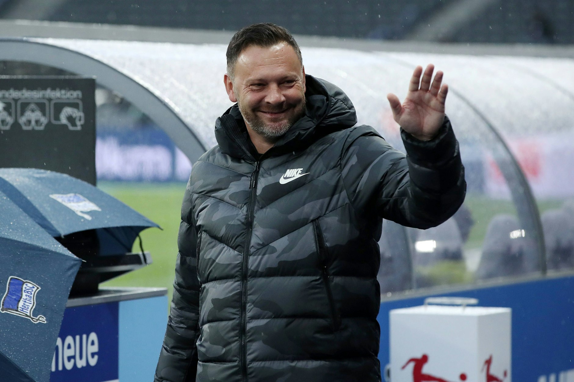 Pal Dardai (47) rettete Hertha BSC bereits zweimal vor dem Abstieg in die Zweite Liga und steht bei vielen Fans weiterhin hoch im Kurs.