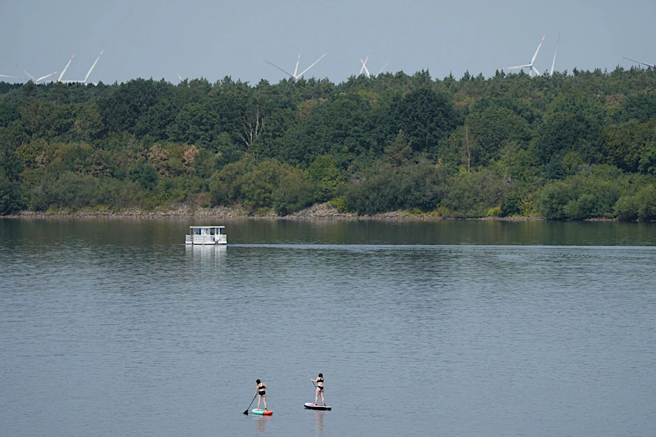 ARCHIV - Der Senftenberger See.  