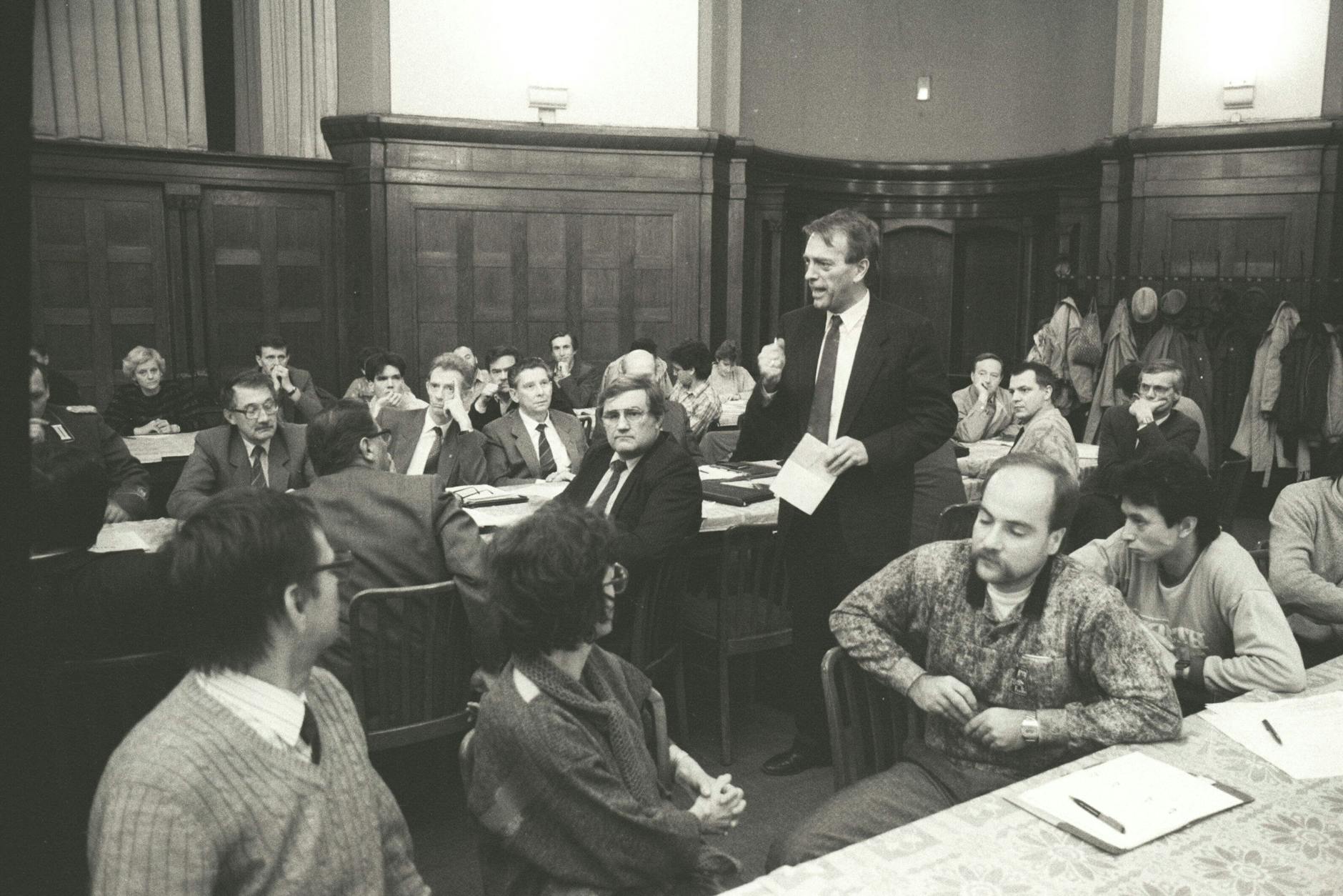 Die Bildung eines Runden Tisches in Dresden im Herbst 1989