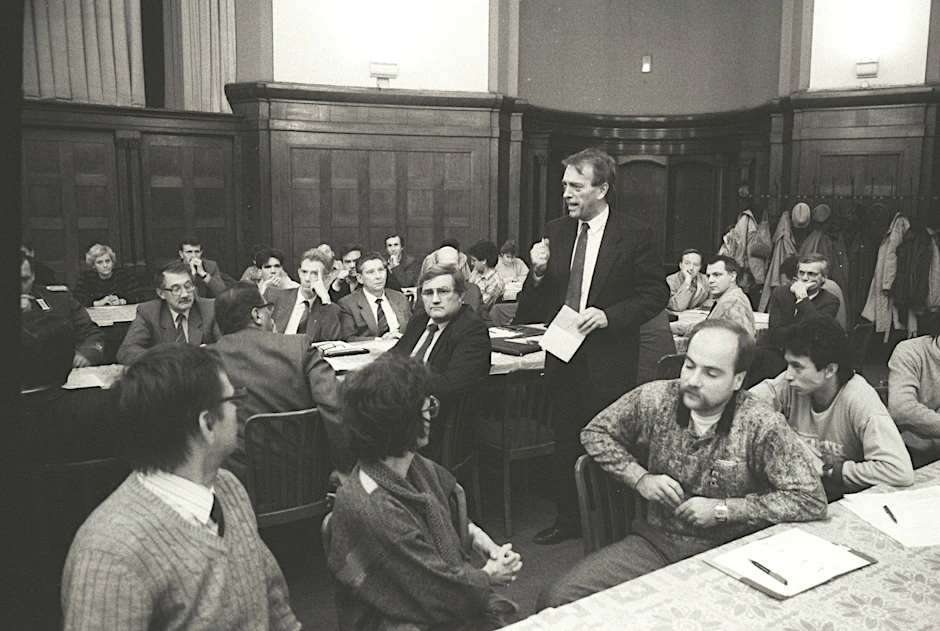 Die Bildung eines Runden Tisches in Dresden im Herbst 1989