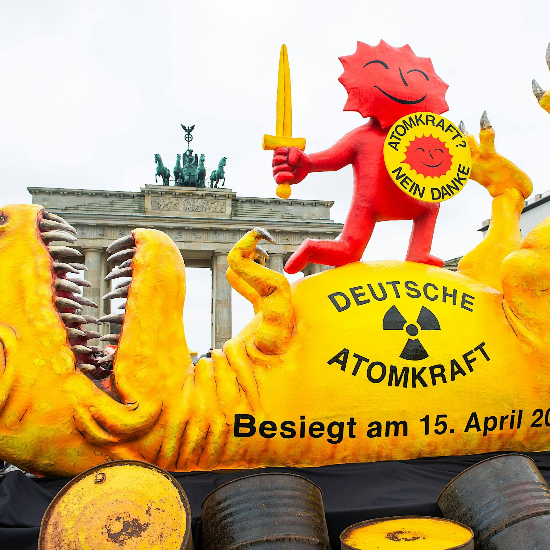 Atomausstieg: Freunde und Feinde der Atomkraft stoßen in Berlin aufeinander