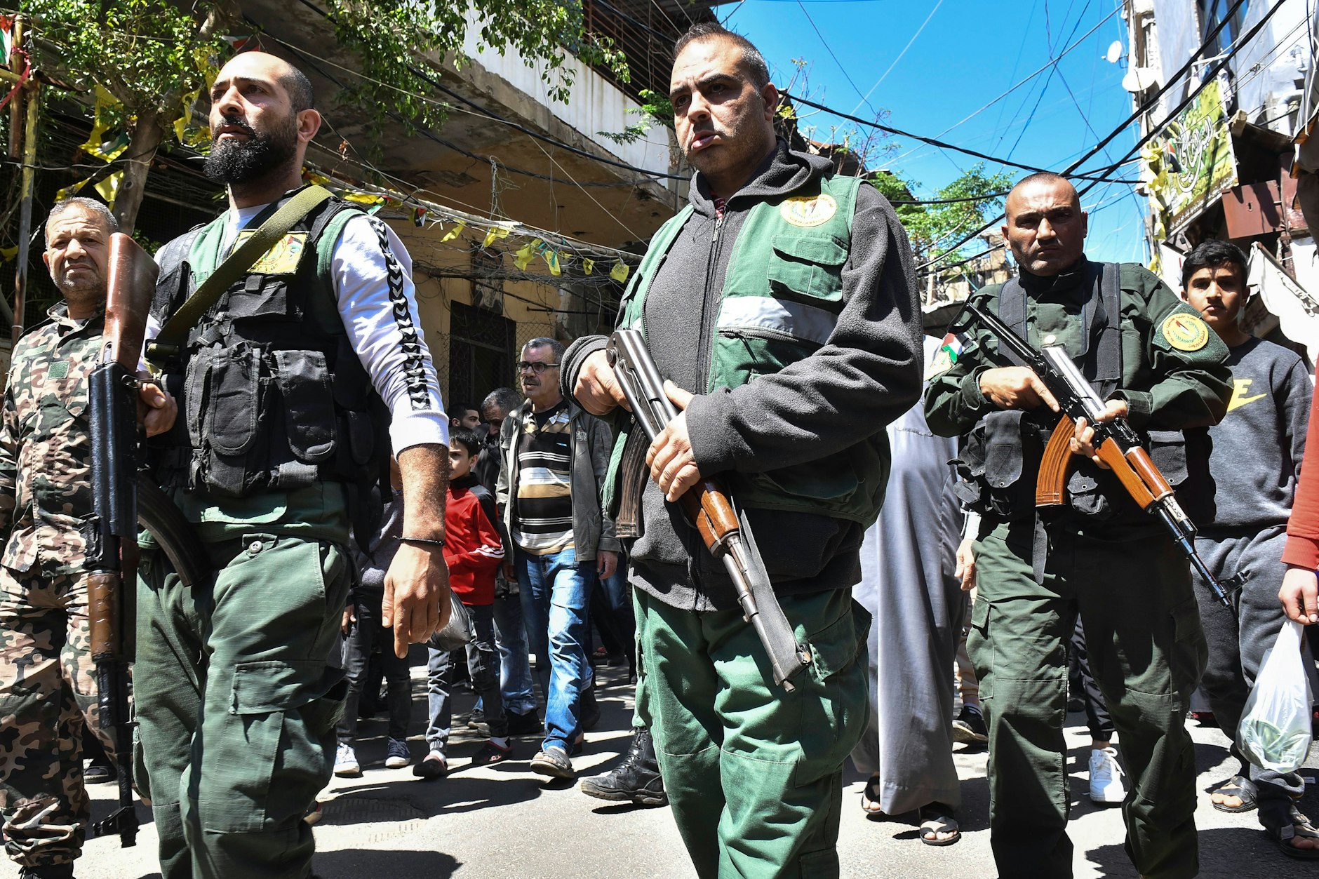 In Libanon zeigen bewaffnete Israel-Feinde ihre Solidarität mit den Palästinensern.