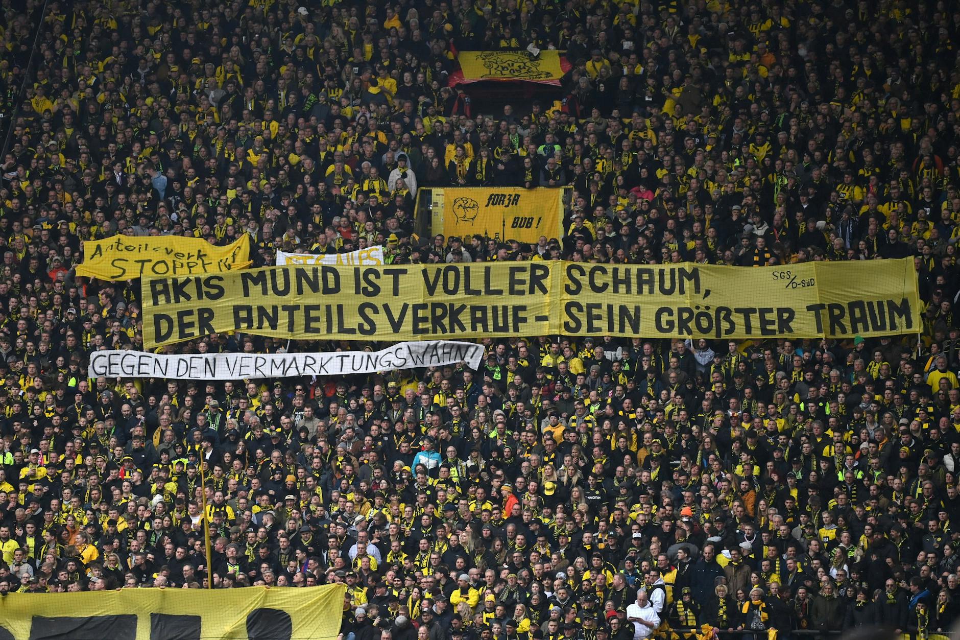 BVB-Boss Aki Watzke bekommt auch von den Fans von Borussia Dortmund mächtig Gegenwind wegen des geplanten Einstiegs von Investoren.